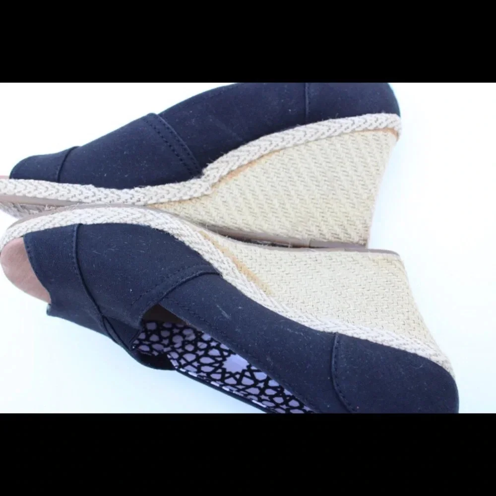 Tons peep toe wedges